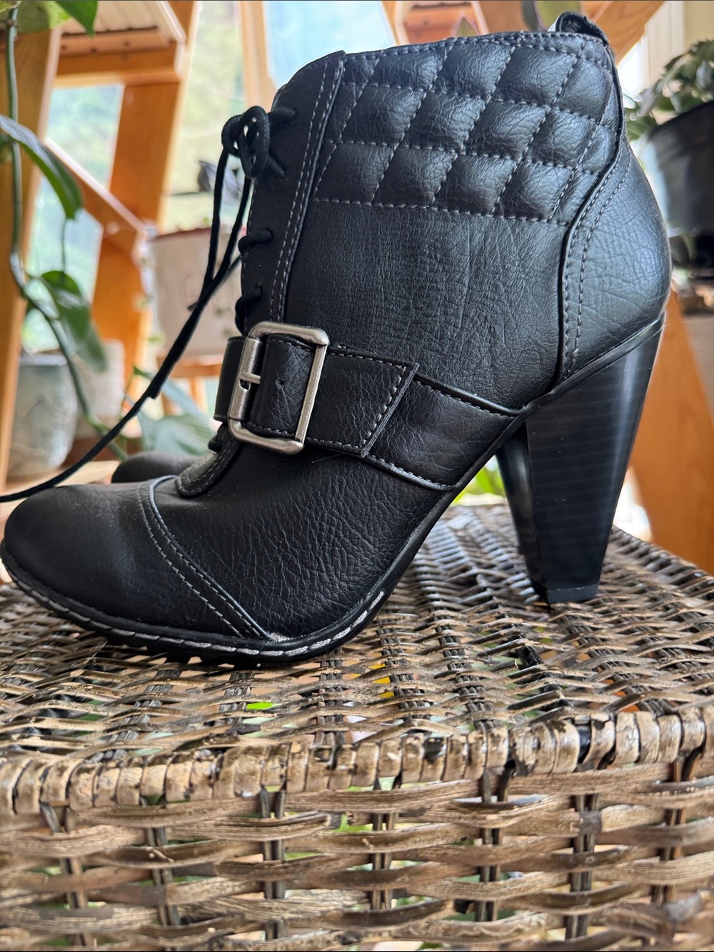 GNW Black Ankle Bootie zip up lace up women’s size 9.5